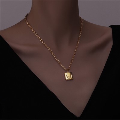 Colgantes de latón dorado